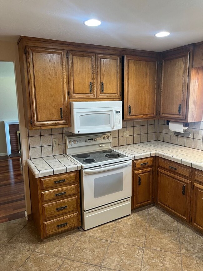 Building Photo - Charming Santa Clara Home with Backyard Perfect for Summer Nights!