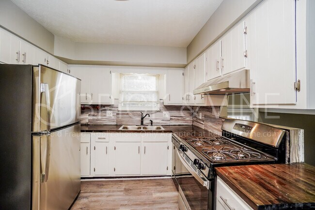 Building Photo - 1717 Demorest Rd