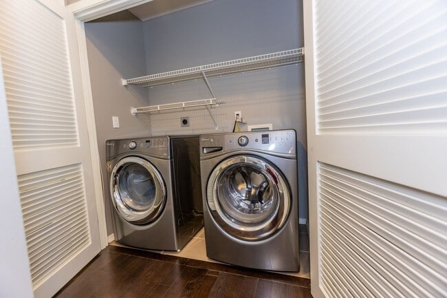 Building Photo - Beautiful 2 Bed 2.5 Bath Townhome in Kent