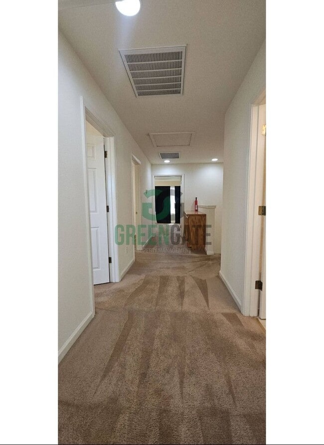 Building Photo - Beautiful 4 Bedroom, 3 Bathroom Home in Tr...
