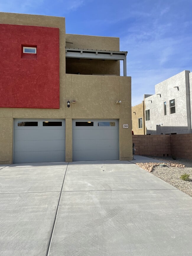 Building Photo - 1509 Borrego Dr SE