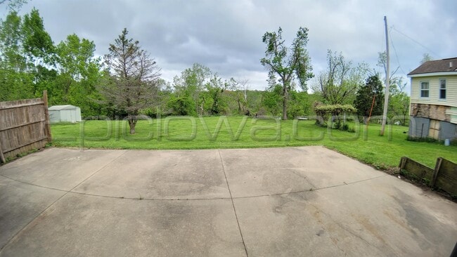 Building Photo - 2082 High Dr SE