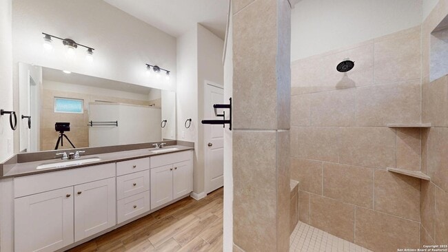 Building Photo - 5911 Akin Glen