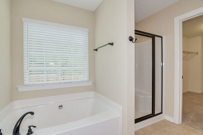 Building Photo - Canterbury Farms - 4 Bed 2.5 Bath