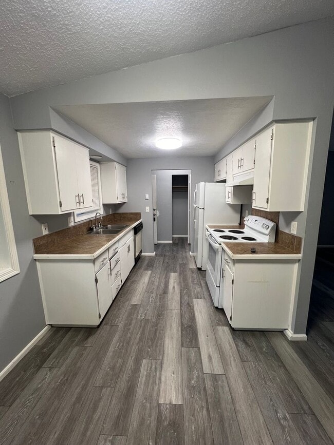 Building Photo - 2-Bedroom 1-Bathroom Duplex in Veneta