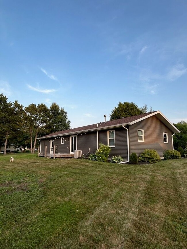 Building Photo - Spacious 3-Bedroom, 2-Bath Home in Middleb...