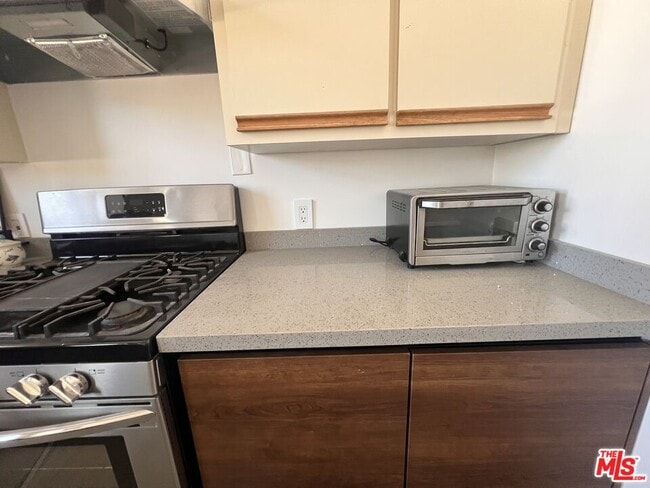 Building Photo - 2333 S Garth Ave