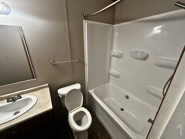 Building Photo - Gated Delight