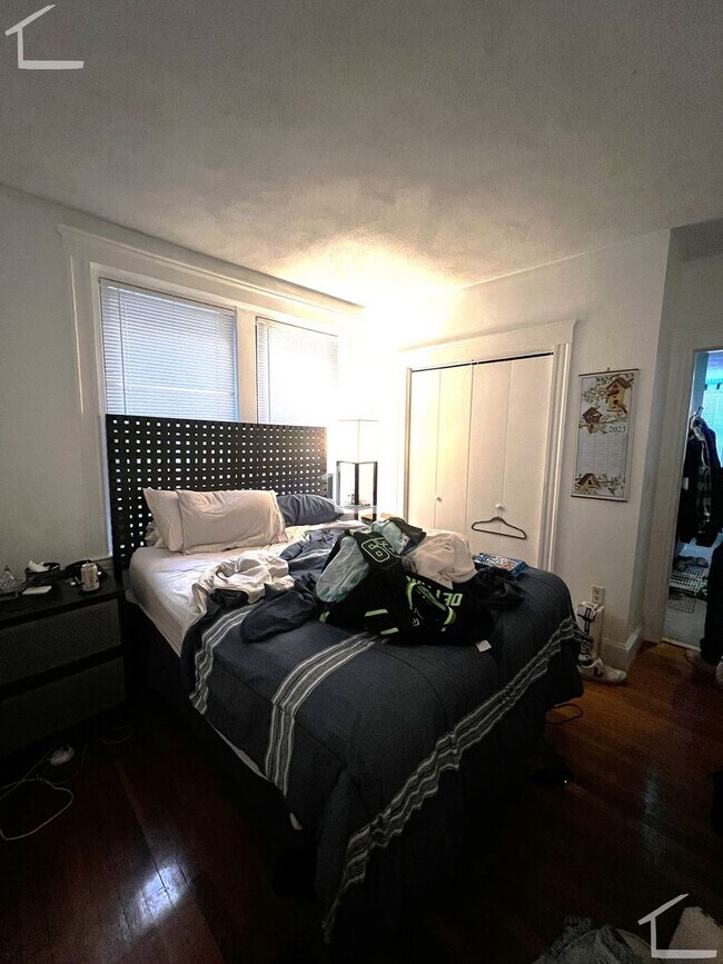 Building Photo - Two bed two bath in Fenway!!