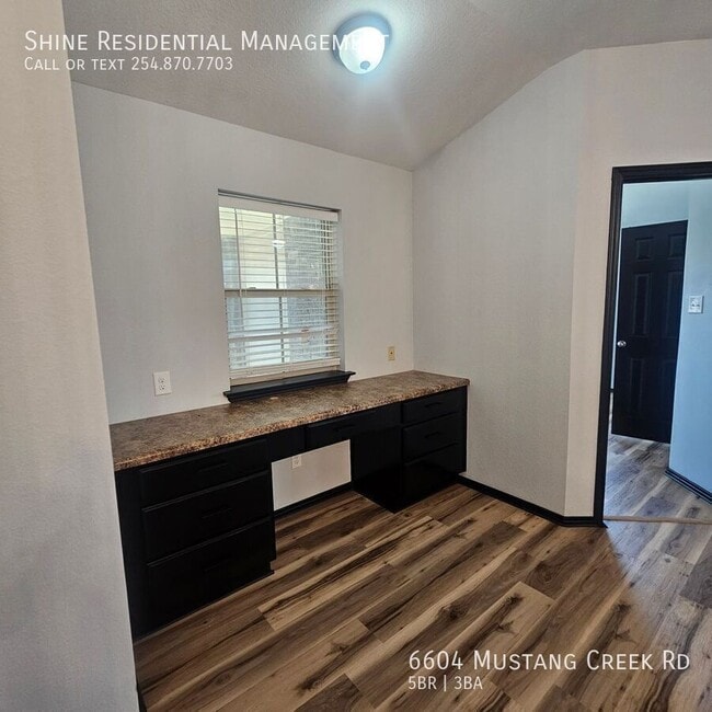 Building Photo - 6604 Mustang Creek Rd