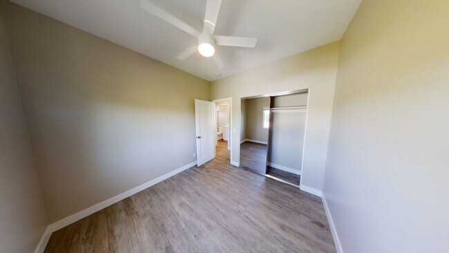 Building Photo - PRIVATE YARD!! 4BD/2BR, Corner of Tipton a...