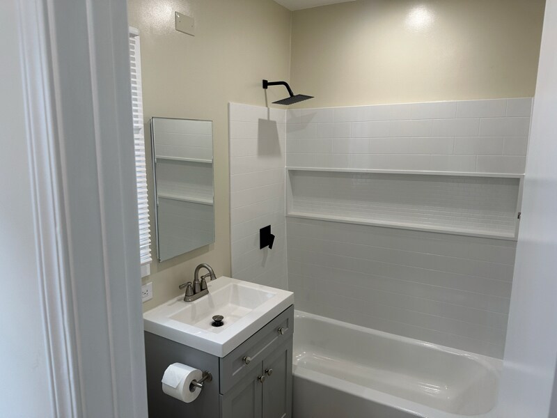 Building Photo - 2616 1/4 S Halldale Ave