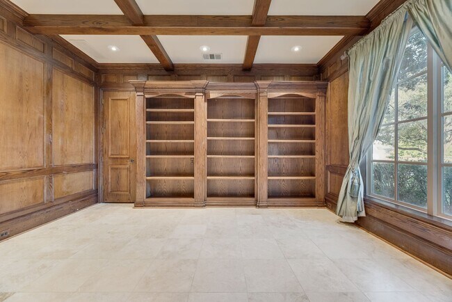 Building Photo - Exquisite 1.3-Acre French-Style Estate by Alford Custom Homes – Available for Lease!