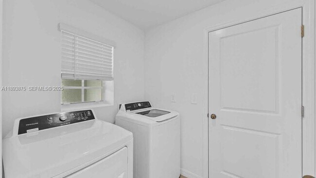 Building Photo - 17511 Monte Isola Wy