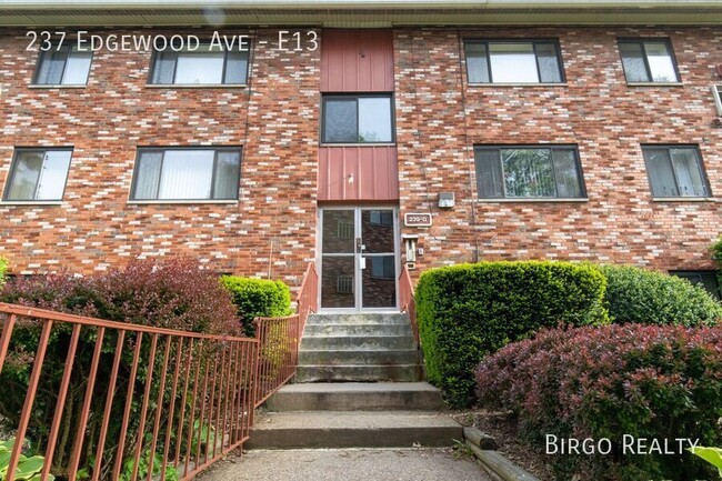 Building Photo - 2 Bedroom Apartment in Pittsburgh! Great L...