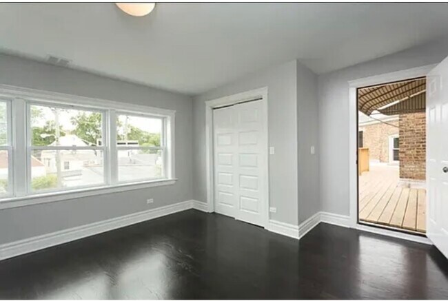 Building Photo - 3380 N Milwaukee Ave