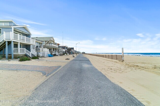 Building Photo - 171A Beachfront-