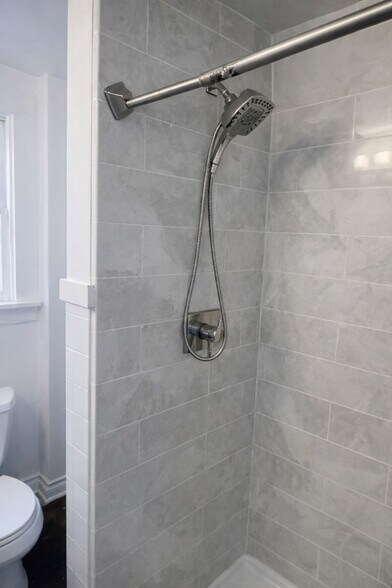 Building Photo - 7015 N Greeley Ave