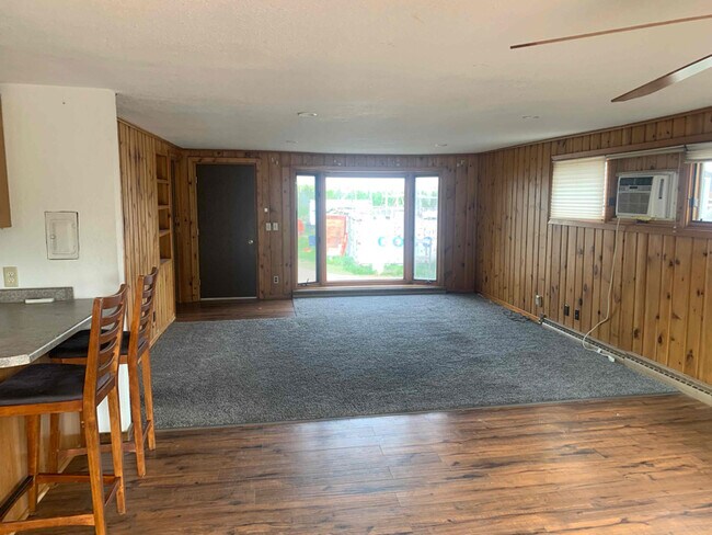 Building Photo - 5197 Lavaque Rd