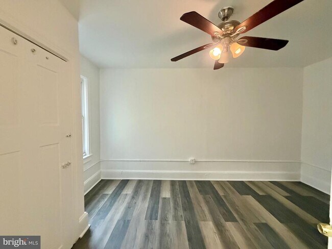 Building Photo - 122 Landing St