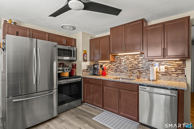 Building Photo - 77 Basswood Dr