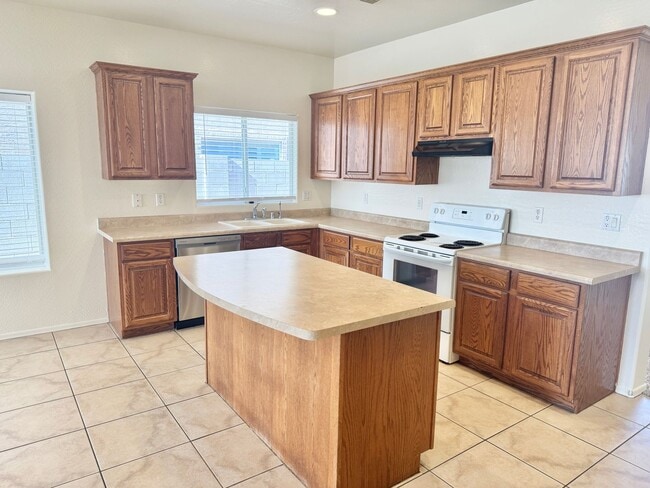 Building Photo - 314 S 117th Dr