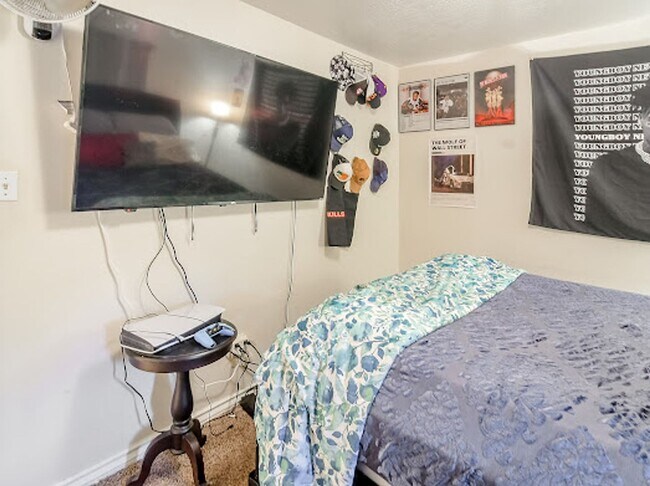 Building Photo - Dillon Valley East Condo! Two parking spot...