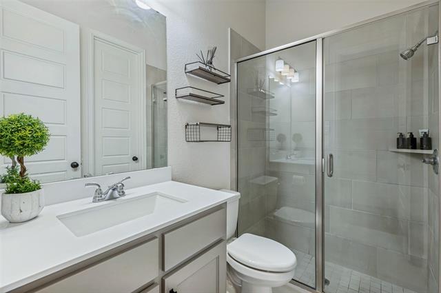 Building Photo - 2450 Kates Pl