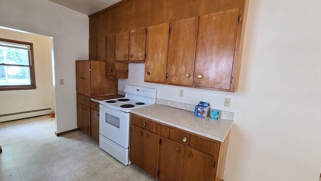 Building Photo - 714 11th Ave N