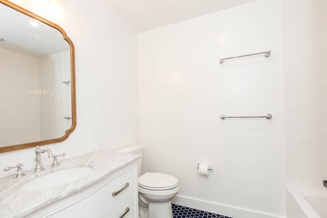 Building Photo - 539 Portsmouth Ave