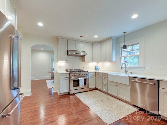 Building Photo - 508 Seldon Dr
