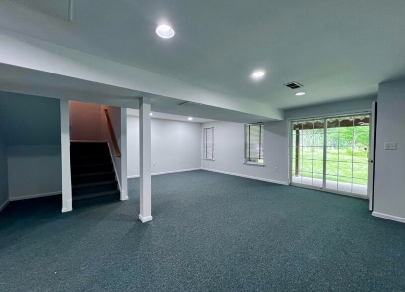 Building Photo - 128 Constitution Way