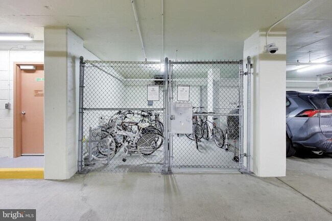 Building Photo - 1101 S Arlington Ridge Rd