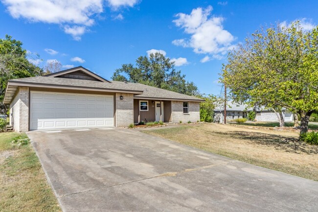 Building Photo - 218 Skyview Dr