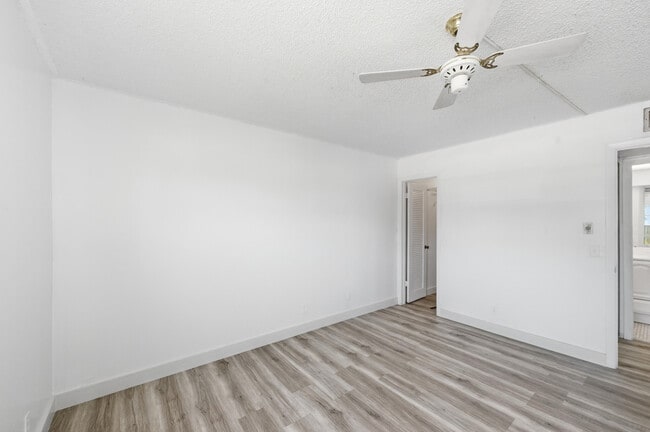 Building Photo - 452 Normandy Ln