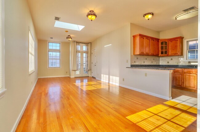 Building Photo - 24 Emerson Ave