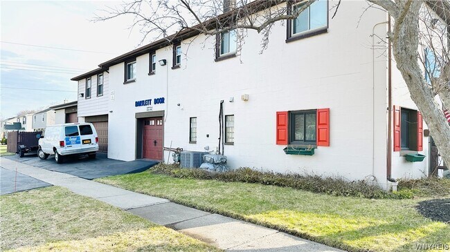 Building Photo - 954 Brighton Rd