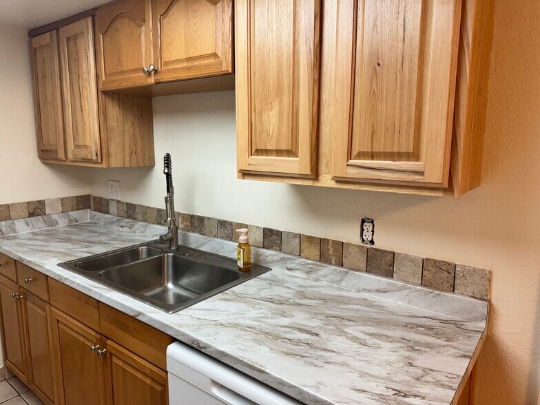Kitchen - 10118 N 96th Ave