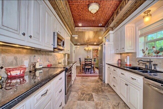 Building Photo - 7618 TX-87