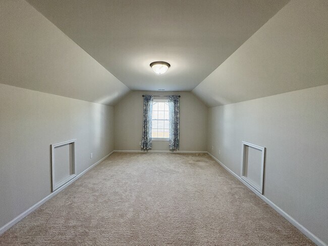 Building Photo - 189 Traverse Dr