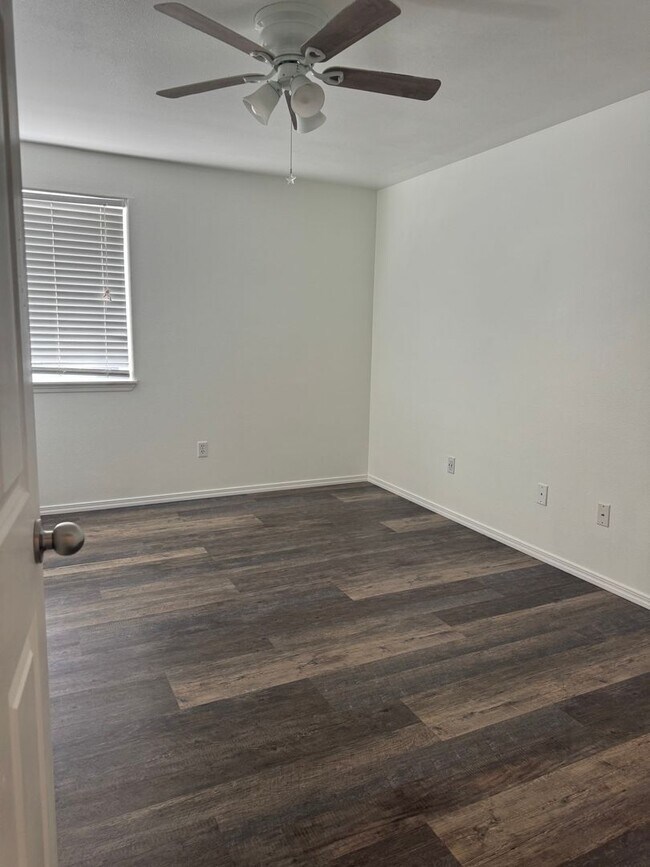Building Photo - Spacious 4-Bedroom in Clearwood – Gated Co...