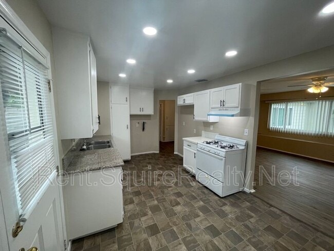 Building Photo - 355 S Aspan Ave