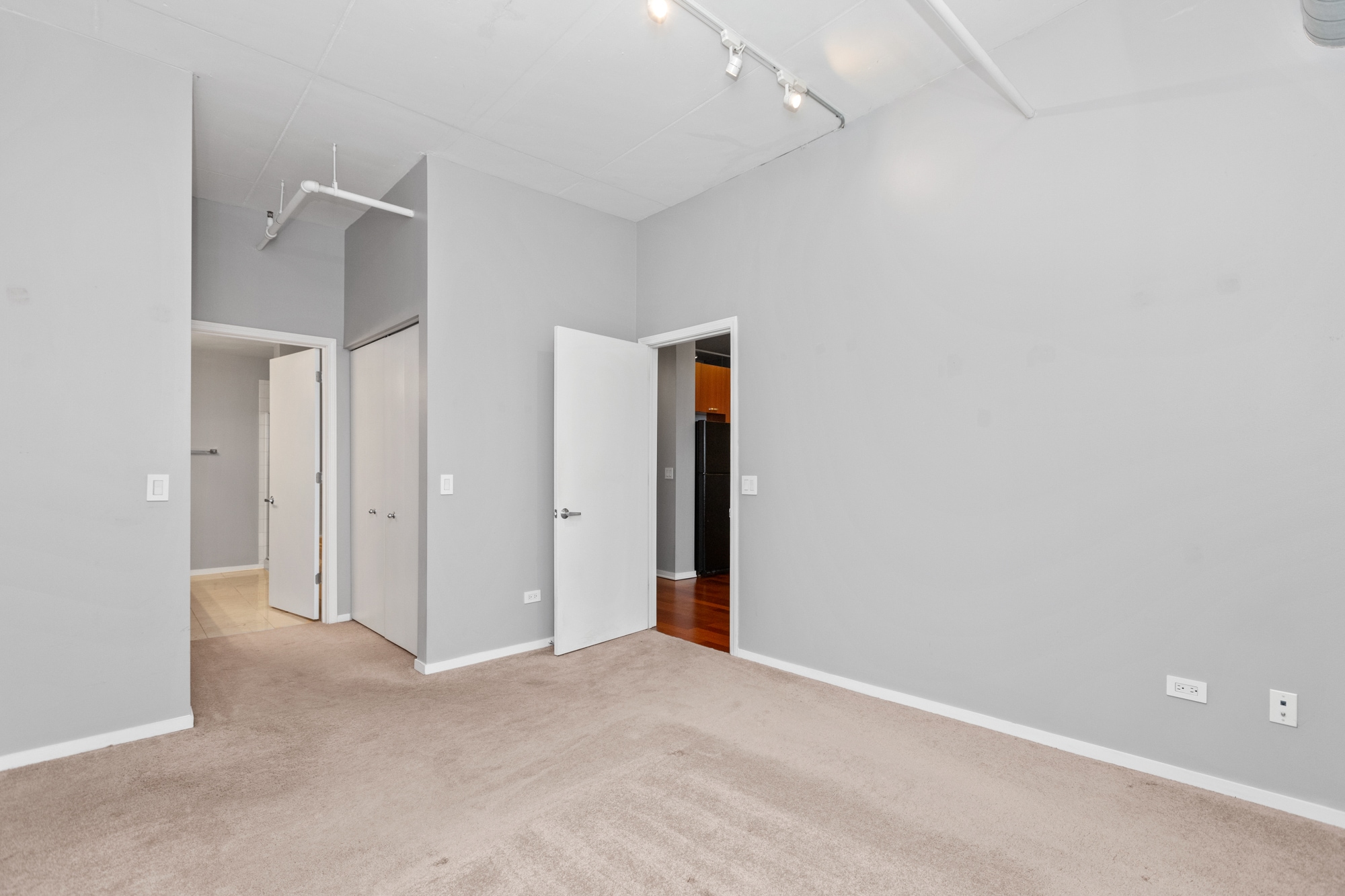 Building Photo - 212 E Cullerton St
