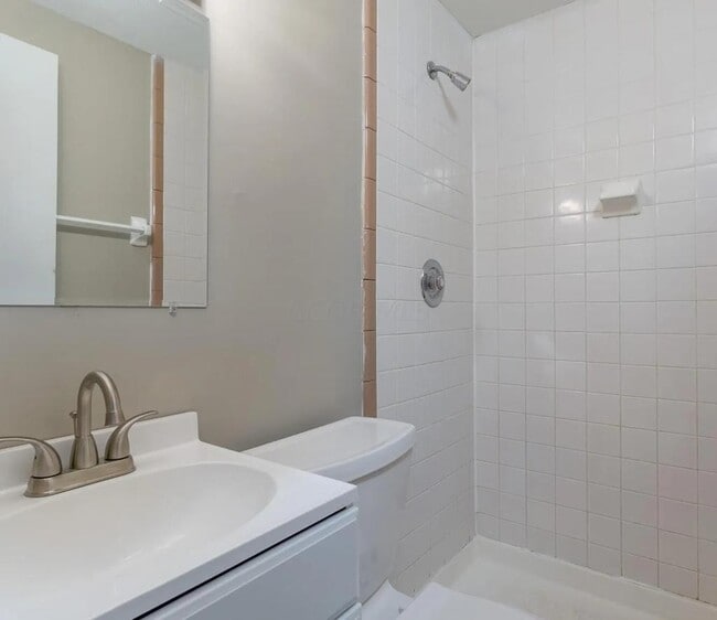 Building Photo - 87 W 9th Ave