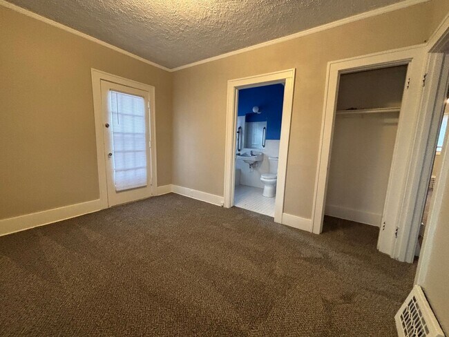 Building Photo - Charming Hilltop Home with Stunning City Views