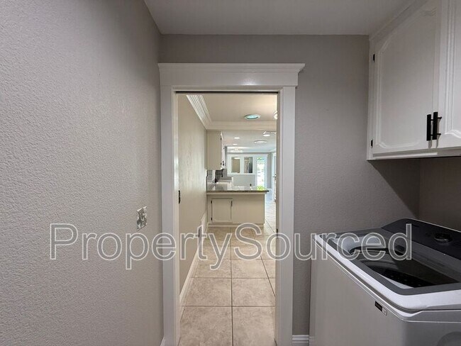 Building Photo - 1351 Aksland Dr