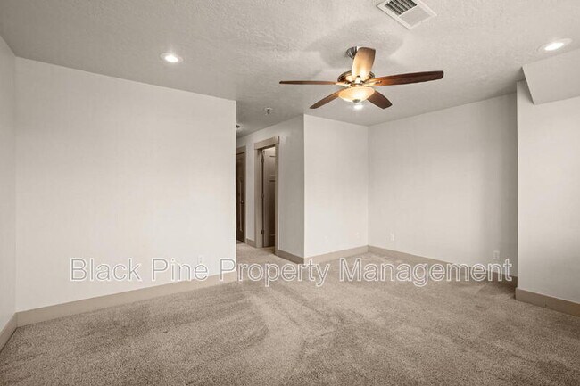 Building Photo - 909 N 31st St