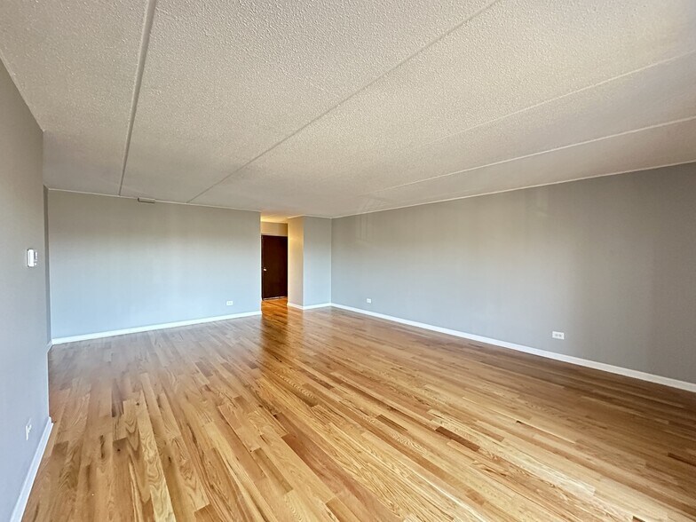 Building Photo - 525 N Quentin Rd