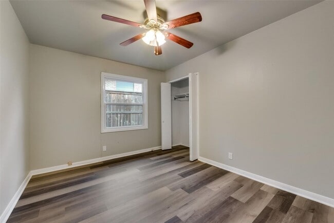 Building Photo - Fabulous modern house located in highly desirable Greenwood Hills