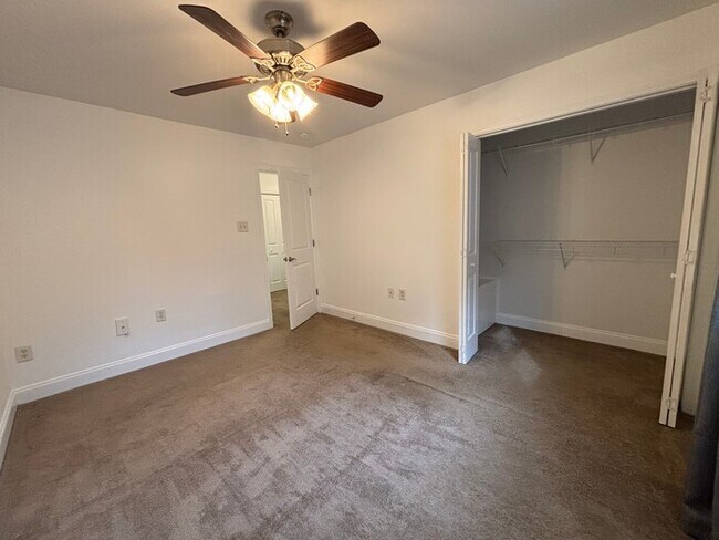 Building Photo - 2 Bedroom Townhome walking distance to Plaza Midwood.